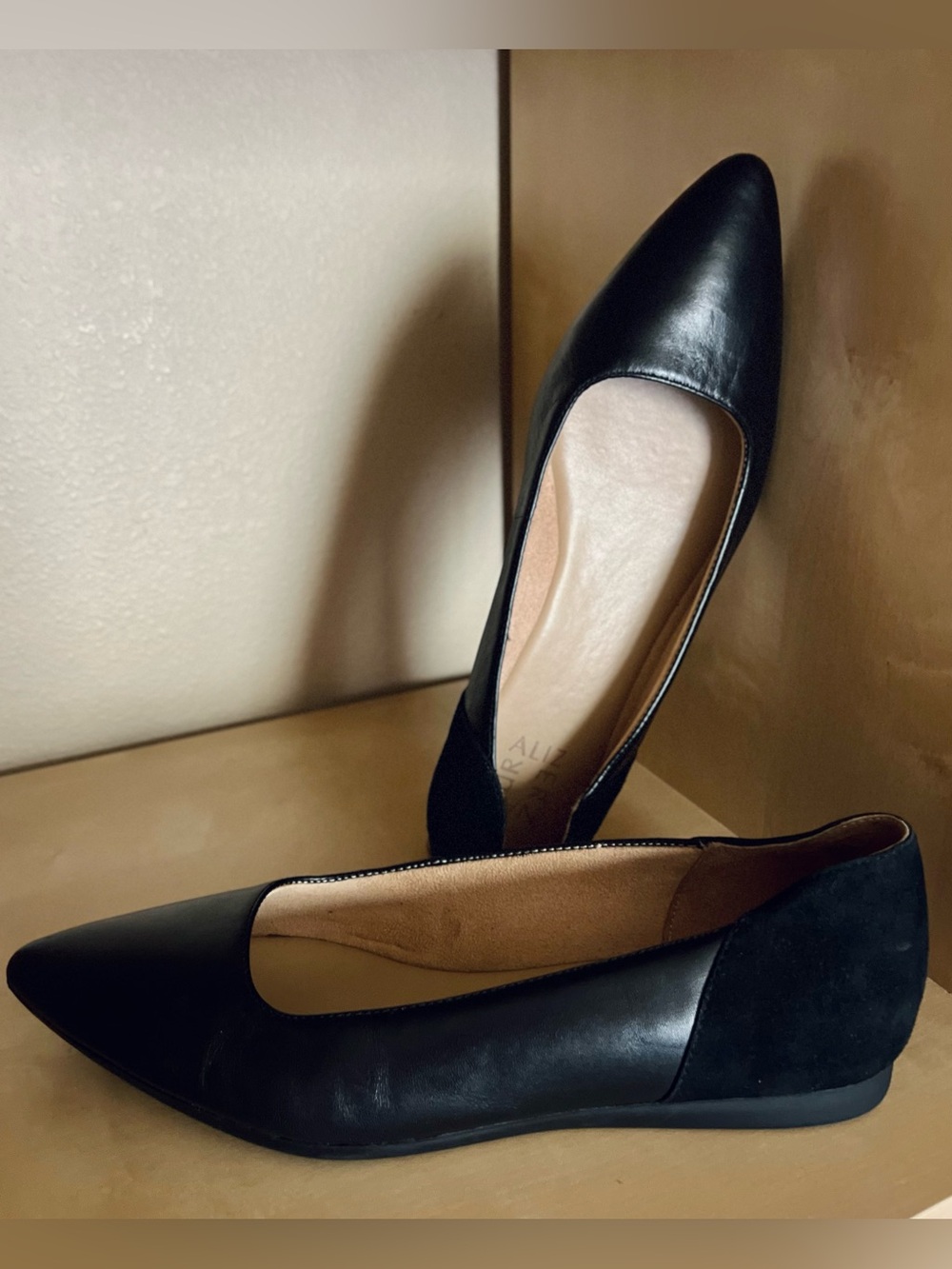 Naturalizer Rayna Black Leather & Suede Pointed Toe Flats - Size 9W/39 - Picture 2 of 9
